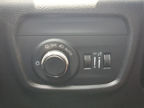 New 2025 Jeep Grand Cherokee Altitude image 19