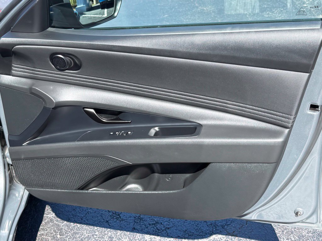 Used 2025 Hyundai Elantra Sport FWD image 22