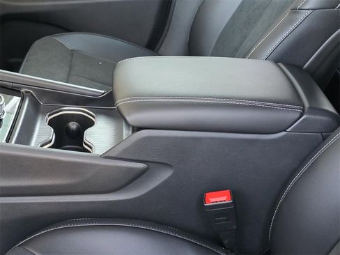 New 2025 Jeep Grand Cherokee Altitude image 8