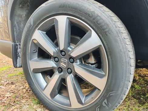 Certified 2023 Honda Pilot Touring image 3