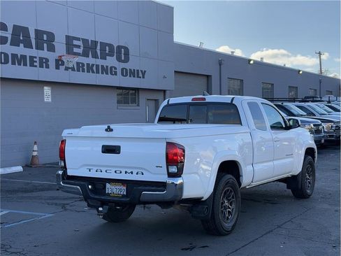 Used 2018 Toyota Tacoma SR5 image 6