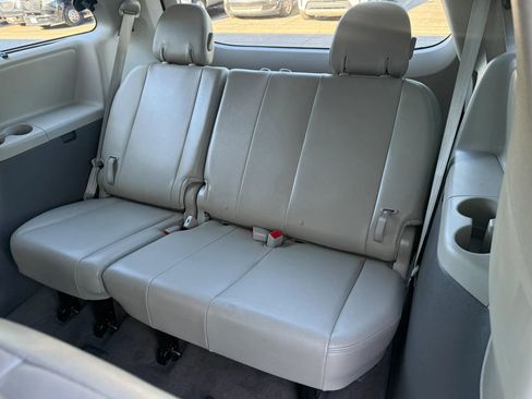 Used 2014 Toyota Sienna XLE AWD/4WD image 25