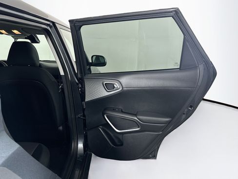 Used 2025 Kia Soul LX w/ LX Technology Package FWD image 28