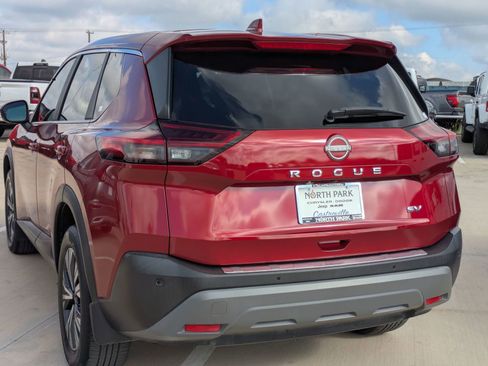 Used 2023 Nissan Rogue SV image 5