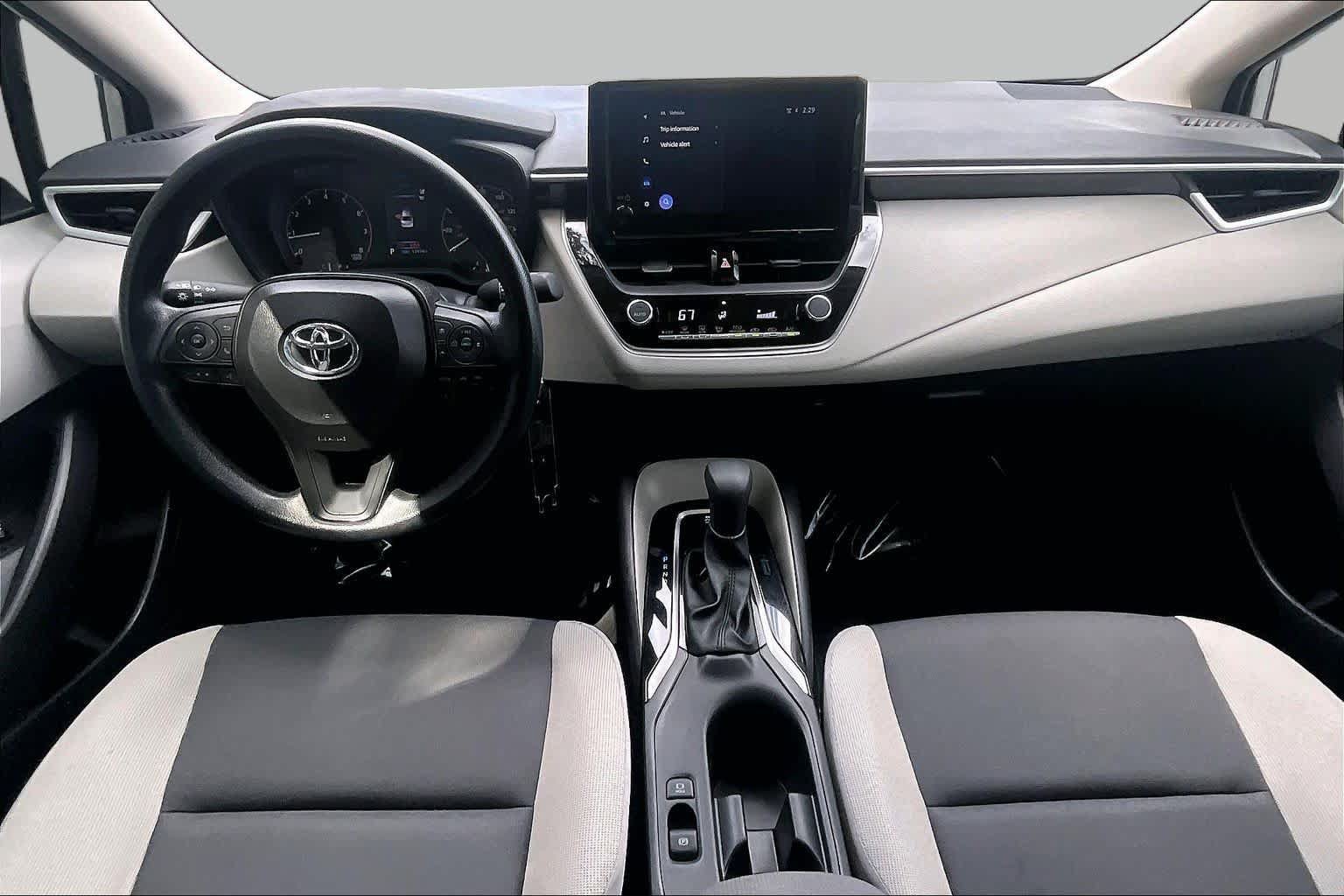 Used 2025 Toyota Corolla LE FWD image 16