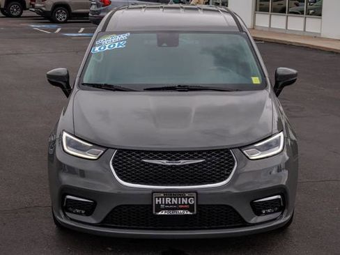 Used 2023 Chrysler Pacifica Touring-L FWD image 31