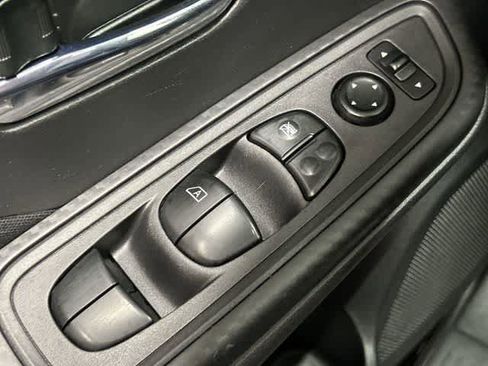 Used 2021 Nissan Versa SV FWD image 19