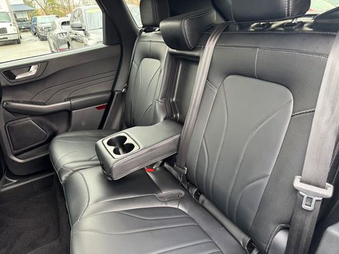 Used 2025 Ford Escape Platinum w/ Premium Technology Package AWD/4WD image 35