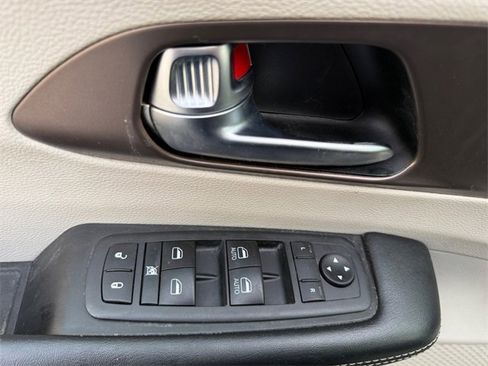 Used 2020 Chrysler Voyager Lxi image 22