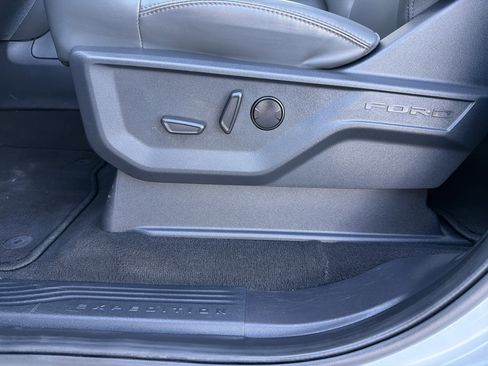 Certified 2025 Ford Expedition Active image 28