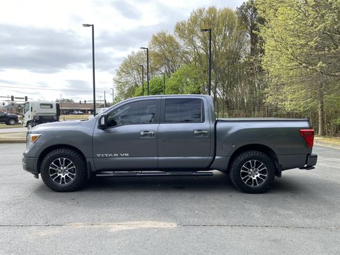Used 2020 Nissan Titan SV w/ SV Convenience Package image 6