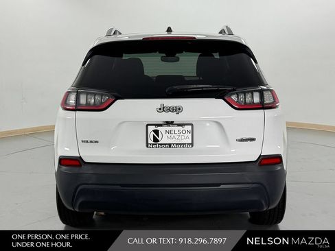Used 2019 Jeep Cherokee Latitude Plus w/ Comfort/Convenience Group FWD image 7