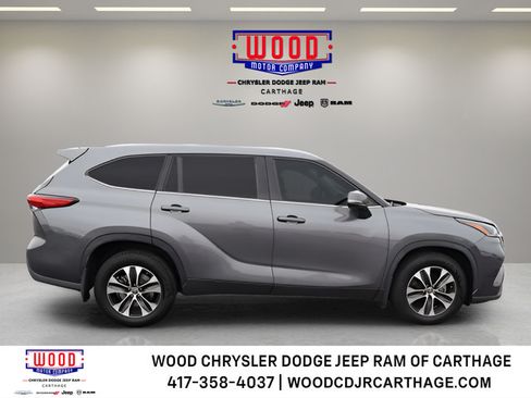 Used 2021 Toyota Highlander XLE AWD/4WD image 1