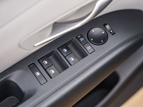 Certified 2025 Hyundai Tucson SE image 33