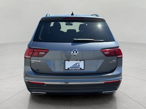 Used 2018 Volkswagen Tiguan SE w/ Panoramic Sunroof Package AWD/4WD image 6