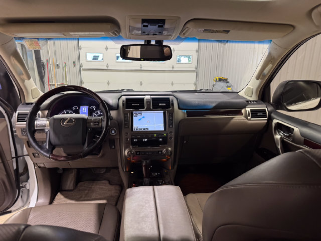 Used 2017 Lexus GX 460 Luxury w/ Preferred Accessory Package AWD/4WD image 17