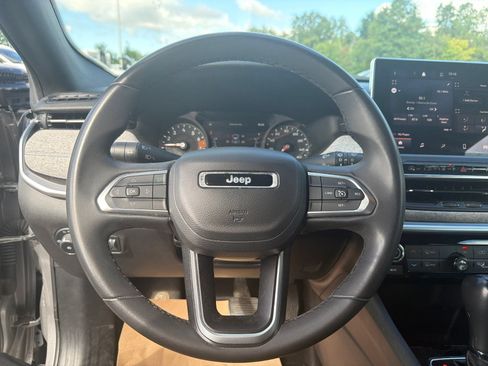 Used 2024 Jeep Compass Latitude AWD/4WD image 13
