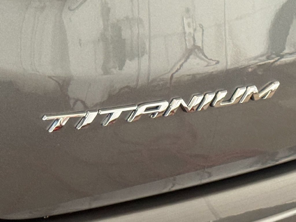 Used 2023 Ford Edge Titanium AWD/4WD image 10