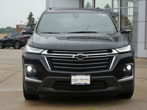 Used 2023 Chevrolet Traverse LT w/ LT Premium Package AWD/4WD image 2