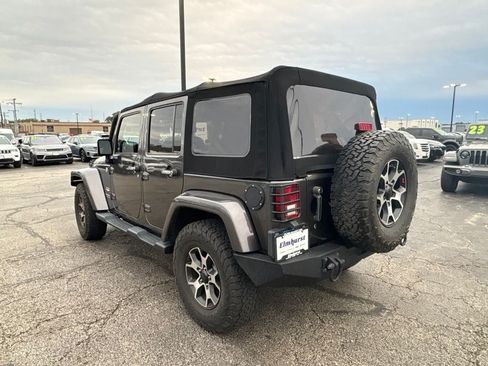 Used 2014 Jeep Wrangler Unlimited Sahara w/ Connectivity Group AWD/4WD image 6