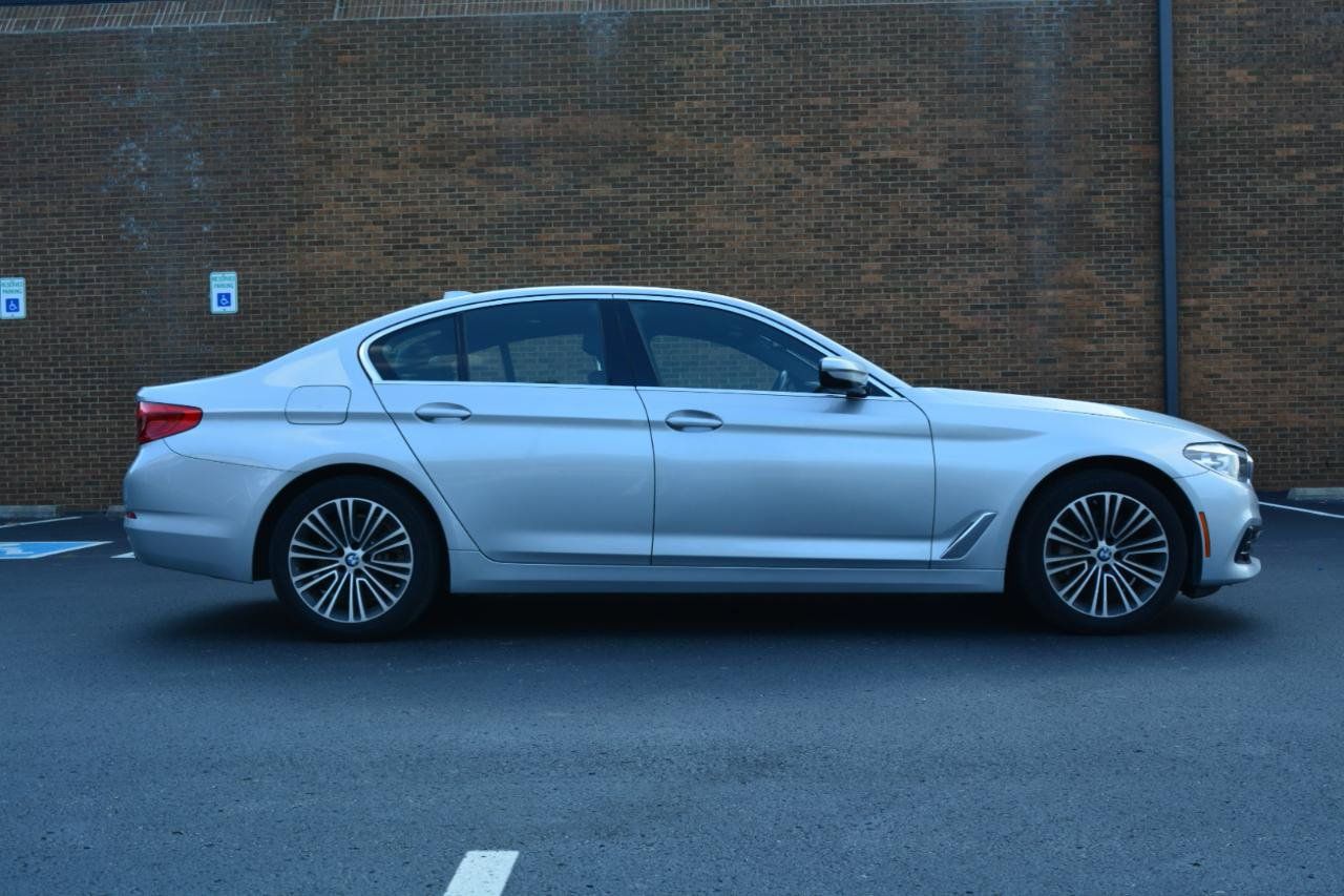 Used 2019 BMW 530i xDrive w/ Convenience Package AWD/4WD image 4