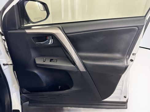 Used 2018 Toyota RAV4 XLE image 30