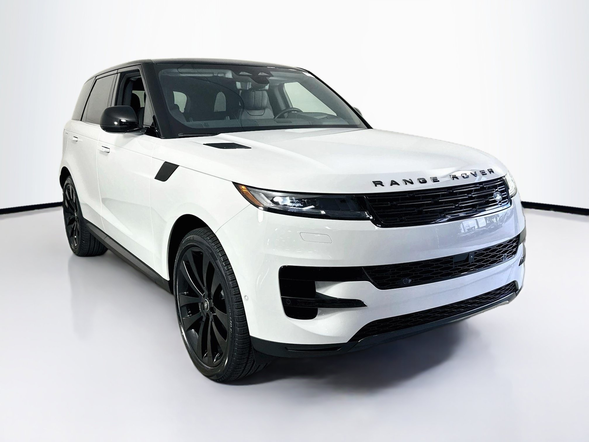Used 2024 Land Rover Range Rover Sport SE AWD/4WD image 3