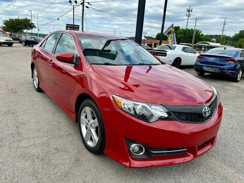 Used 2014 Toyota Camry SE FWD image 1