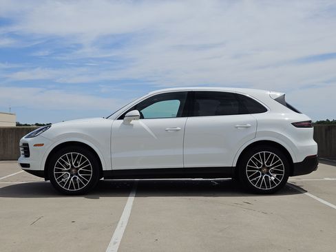 Certified 2022 Porsche Cayenne AWD/4WD image 2