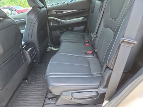 Used 2023 INFINITI QX60 Luxe w/ Performance Audio Package FWD image 7