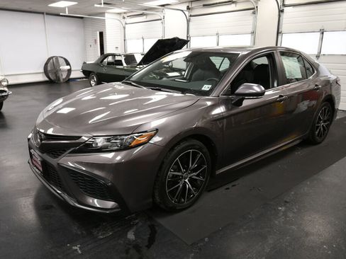 Certified 2023 Toyota Camry SE w/ Cold Weather Package image 3