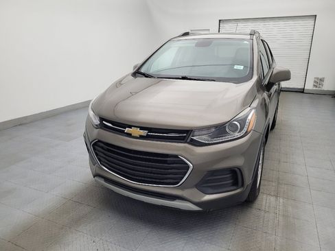 Used 2021 Chevrolet Trax LT w/ LT Convenience Package image 15