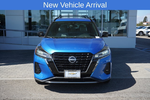 Used 2024 Nissan Kicks SR w/ SR Premium Package FWD image 3