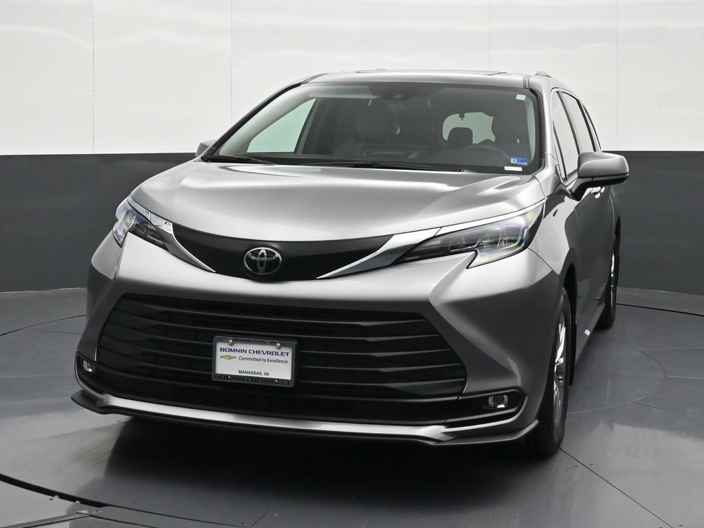 Used 2026 Toyota Sienna XLE FWD image 8