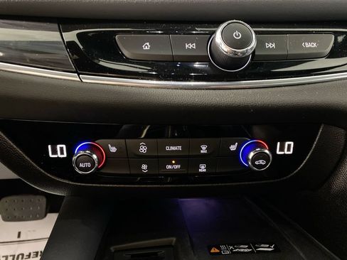 Certified 2024 Buick Enclave Essence AWD/4WD image 18