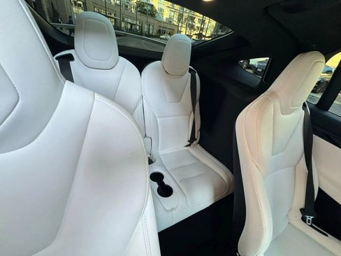 Used 2018 Tesla Model X 75D image 15