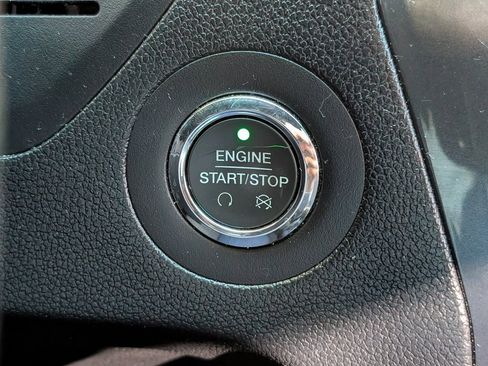 Used 2017 Ford Explorer XLT w/ Equipment Group 202A image 30