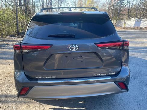 Used 2023 Toyota Highlander Platinum image 7
