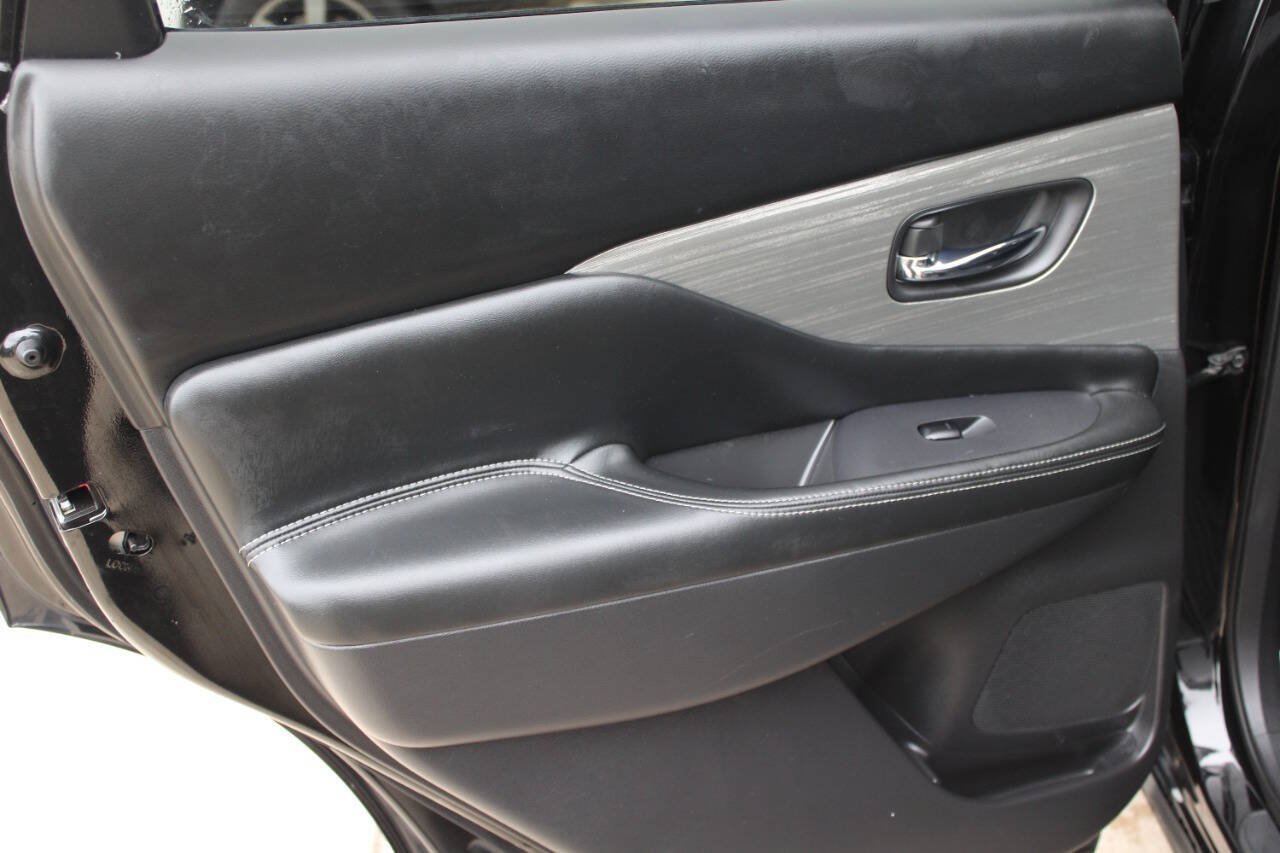 Used 2018 Nissan Murano SV w/ Premium Package AWD/4WD image 16