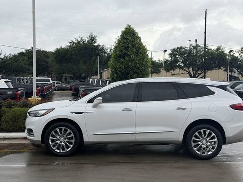 Used 2020 Buick Enclave Premium w/ Sun and Sites Package FWD image 4