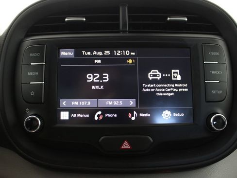 Used 2025 Kia Soul LX FWD image 15