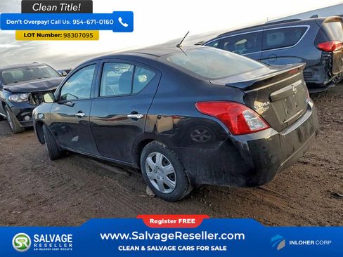 Used 2015 Nissan Versa SV image 3