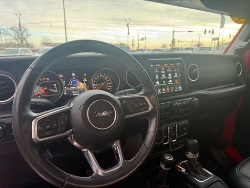 Used 2020 Jeep Gladiator Overland image 17