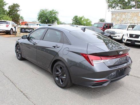 Used 2021 Hyundai Elantra SEL FWD image 5