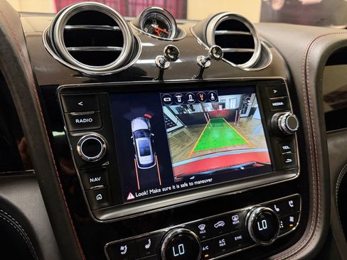 Used 2017 Bentley Bentayga AWD/4WD image 41