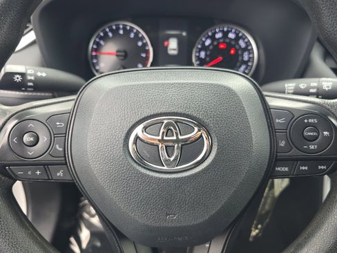 Used 2022 Toyota RAV4 LE image 21