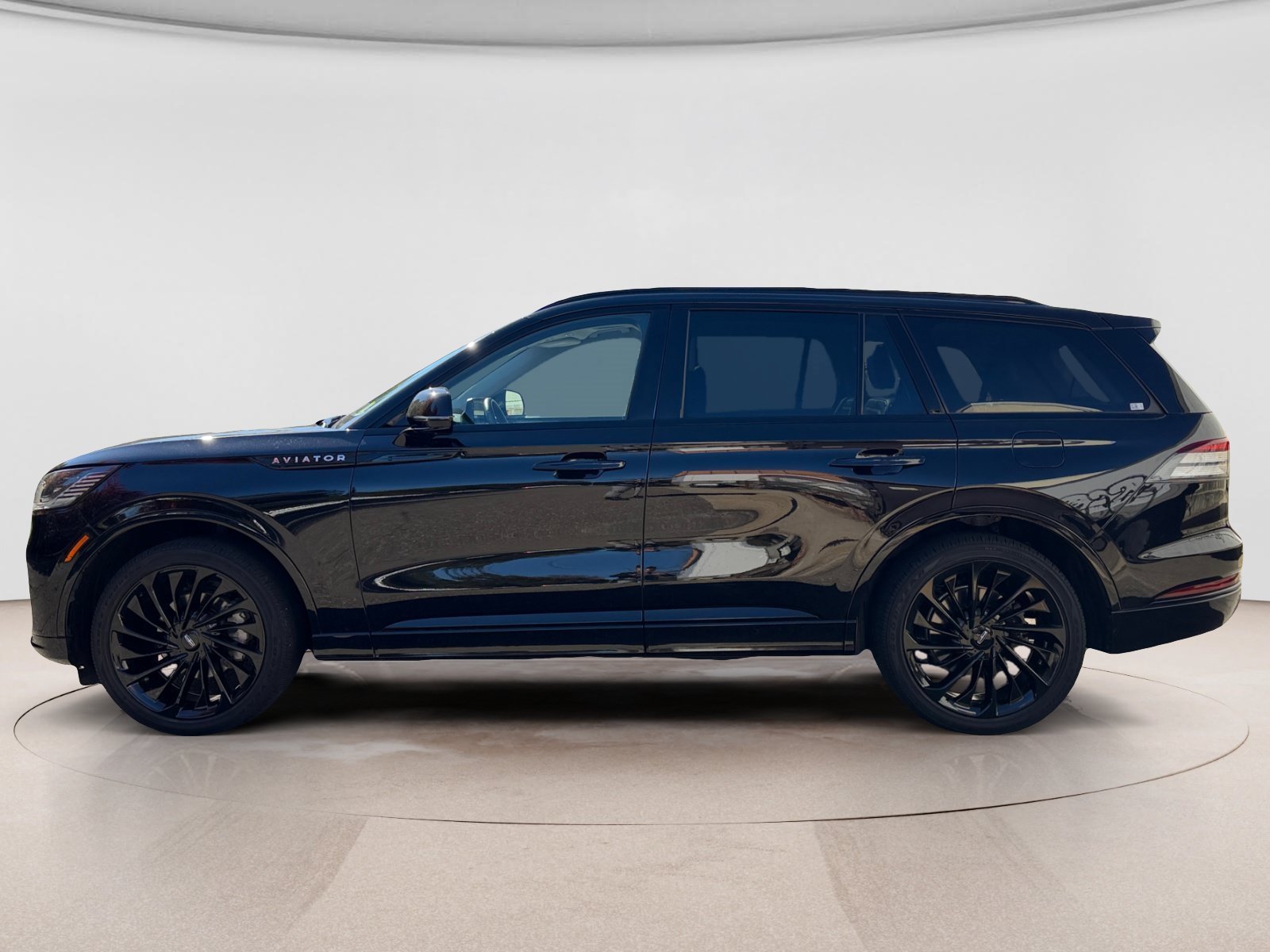Used 2025 Lincoln Aviator Reserve w/ Equipment Group 201A AWD/4WD image 2