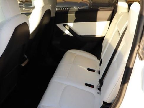 Used 2020 Tesla Model Y Long Range image 6
