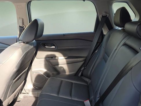 Used 2023 Nissan Rogue SV w/ SV Premium B Package image 15