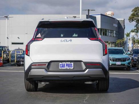 New 2026 Kia EV9 Wind image 14